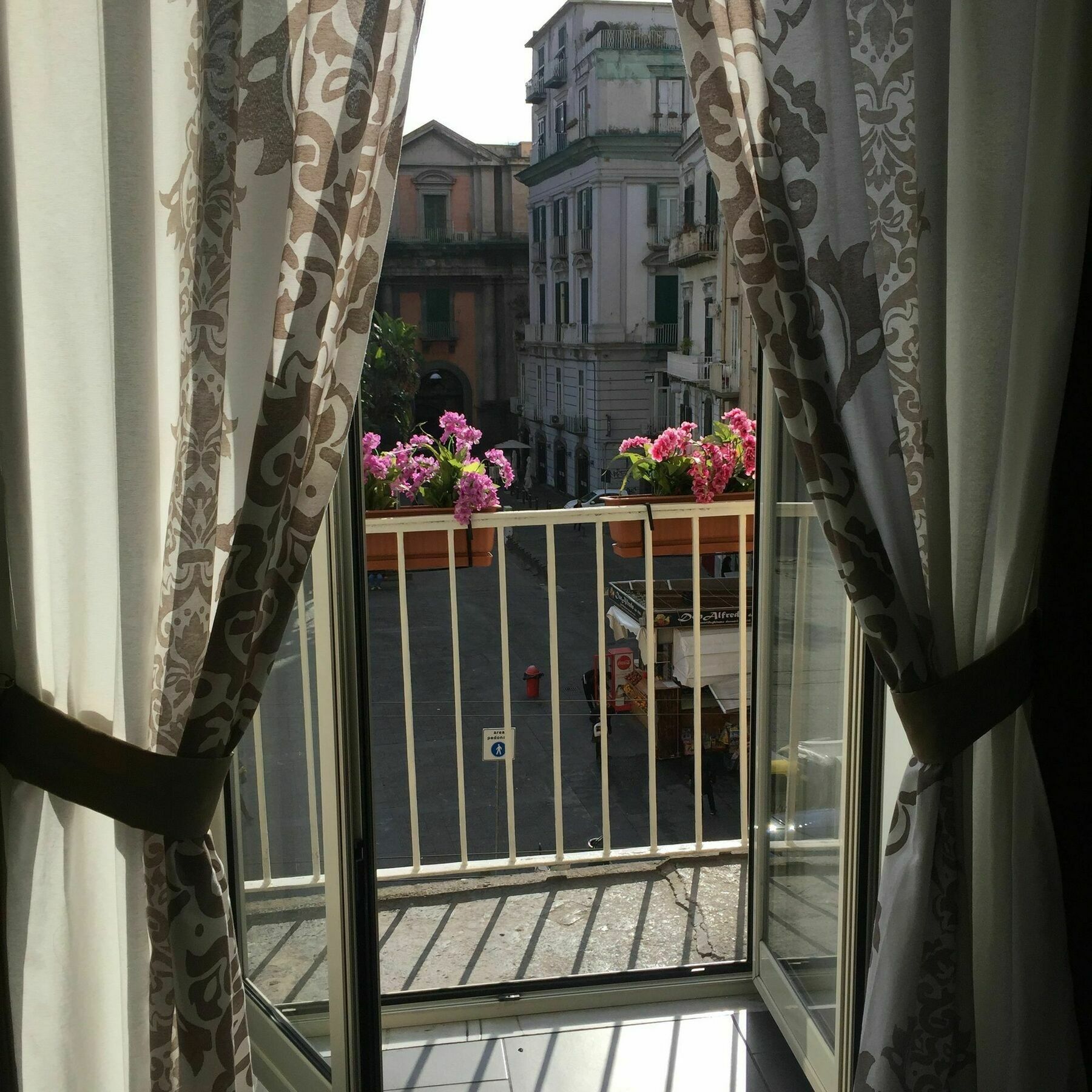 Dante & Beatrice Bed & Breakfast Наполи Екстериор снимка